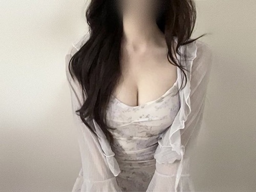 위아래 라인이 참 이쁘네